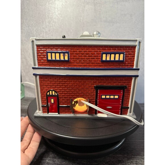 Dept 56 Lionel Electric Train Shop - Picture 5 of 8